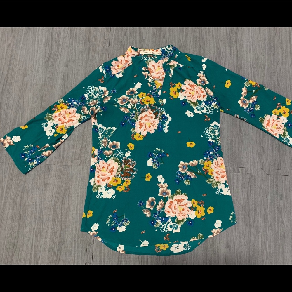 Green floral mid sleeve blouse (M)